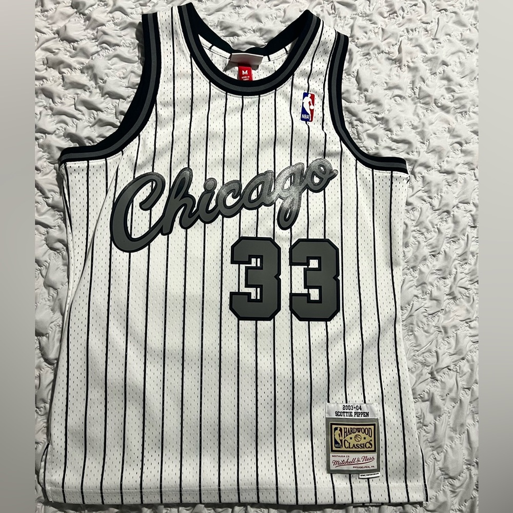Exclusive Pippen #33 Jersey. Men’s Med. Great condition. Dry cleaned only